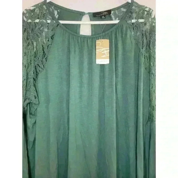 Suzanne Betro Top Womens Plus 2X Green Lace Blouse Bell Sleeve Keyhole Boho New - Picture 6 of 14